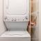 ENTIRE BACHELOR UNIT EN-SUITE UPTOWN WATERLOO - e4