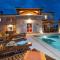 Familyl Villa Tomani with Pool, Basketball and Volleyball Field