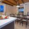 Familyl Villa Tomani with Pool, Basketball and Volleyball Field