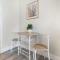 Charming Suite: Smart TV, Modern Amenities & Pool Access - 基西米