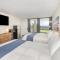 Charming Suite: Smart TV, Modern Amenities & Pool Access - 基西米