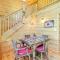 Sevierville Woods Retreat Cabin with Mtn View - 赛维尔维尔