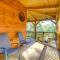 Sevierville Woods Retreat Cabin with Mtn View - 赛维尔维尔