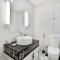 Luxe 2-BR Sanctuary in Downtown with Pool and Gym - Dubaj