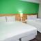 Green World Triple Beds