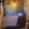 Ty'r Bugail - Shepherds Hut - Llanddwywe