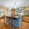 Near UT Pet Friendly w Parking 3BR 2.5BA in Walkable Area By Austin Vacay - أوستن