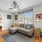 Near UT Pet Friendly w Parking 3BR 2.5BA in Walkable Area By Austin Vacay - أوستن