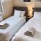 No 1 The Paddock - Spacious holiday home with a hot tub