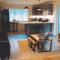 No 1 The Paddock - Spacious holiday home with a hot tub