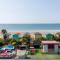 Vibrant Seafront Home for 10 with Pool