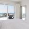 Vibrant Seafront Home for 10 with Pool