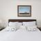 Vibrant Seafront Home for 10 with Pool - East Wittering