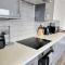 Two Bedroom Flat by Brookland Stays Serviced Accommodation Short Lets Leeds with Free WiFi - 伊登