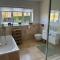 Modern Self-Contained 3 Bedroom Bungalow - Cranleigh