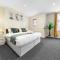 Modern 2-Bed London Flat with King Bed -25 off for Long Stay Guests-Sleeps 6-Book Instantly! - Barnet