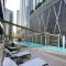 Luxe 2-BR Sanctuary in Downtown with Pool and Gym - Dubaj