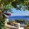 Cycladic House KRIOS with a Pool and 2min from the beach Cycladic House KRIOS with a Pool and 2min from the beach