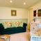 Wattle Creek Cottage with Breakfast Basket - Amberley