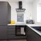 2BR Flat, Free Parking, WiFi, Smart TV - Whitley