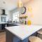 2BR Flat, Free Parking, WiFi, Smart TV - Whitley