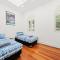 Stylish 3BR House with parking & ICC&Darling Harbour-8 mins walk
