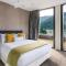 The Cove Penthouse- Lake Views- Free Parking- AC- BBQ