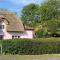 White Rose Getaway in Historical Cottage - Horseheath