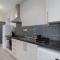 Spacious 5-Bed Flat in Stockton, Sleeps 9