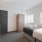 Spacious 5-Bed Flat in Stockton, Sleeps 9