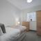 Spacious 5-Bed Flat in Stockton, Sleeps 9