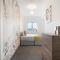 Spacious 5-Bed Flat in Stockton, Sleeps 9