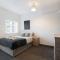 Spacious 5-Bed Flat in Stockton, Sleeps 9