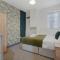 Spacious 5-Bed Flat in Stockton, Sleeps 9
