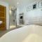 Contemporary, Open Plan, 3 Bedroom House in Hereford - Sleeps 5-6