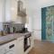 Warm & Inviting 4-Bed on Church Road, Sleeps 4