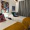Poseidon's Pad - Eclectic 2-bedroom apartment in trendy Muizenberg - Muizenberg