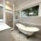 Lemon Street Retreat Renovated 1920 Craftman ,Half mile Stroll to Historic DT ,Beaches 3 mi to Vilano & 5 to St Aug - St. Augustine
