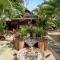 Charming house in Albion + enclosed garden and shared pool