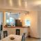 Appartement spacieux avec vue montagne à Le Marin, 82 m².