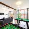 Sleeps 28 I Luxurious 3-Barn Retreat I 3 Hot Tubs I Games room - Preesgreen