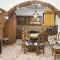 Spacious house in Berat with secure parking. - Berat