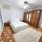 Spacious house in Berat with secure parking. - Berat