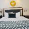 Courtleigh Hotel & Suites
