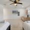 hot tub and Event Open Luxury Home Fits 16 plus - دالاس