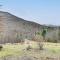 Mountain Views and Fire Pit Sandgate Getaway - Sandgate