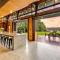 Luxury on Lake Tinaroo Lakefront Living - Yungaburra