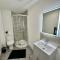 Two Bedroom Flat by Brookland Stays Serviced Accommodation Short Lets Leeds with Free WiFi - 伊登