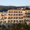 Cavos Bay Hotel & Studios