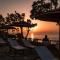Cavos Bay Hotel & Studios